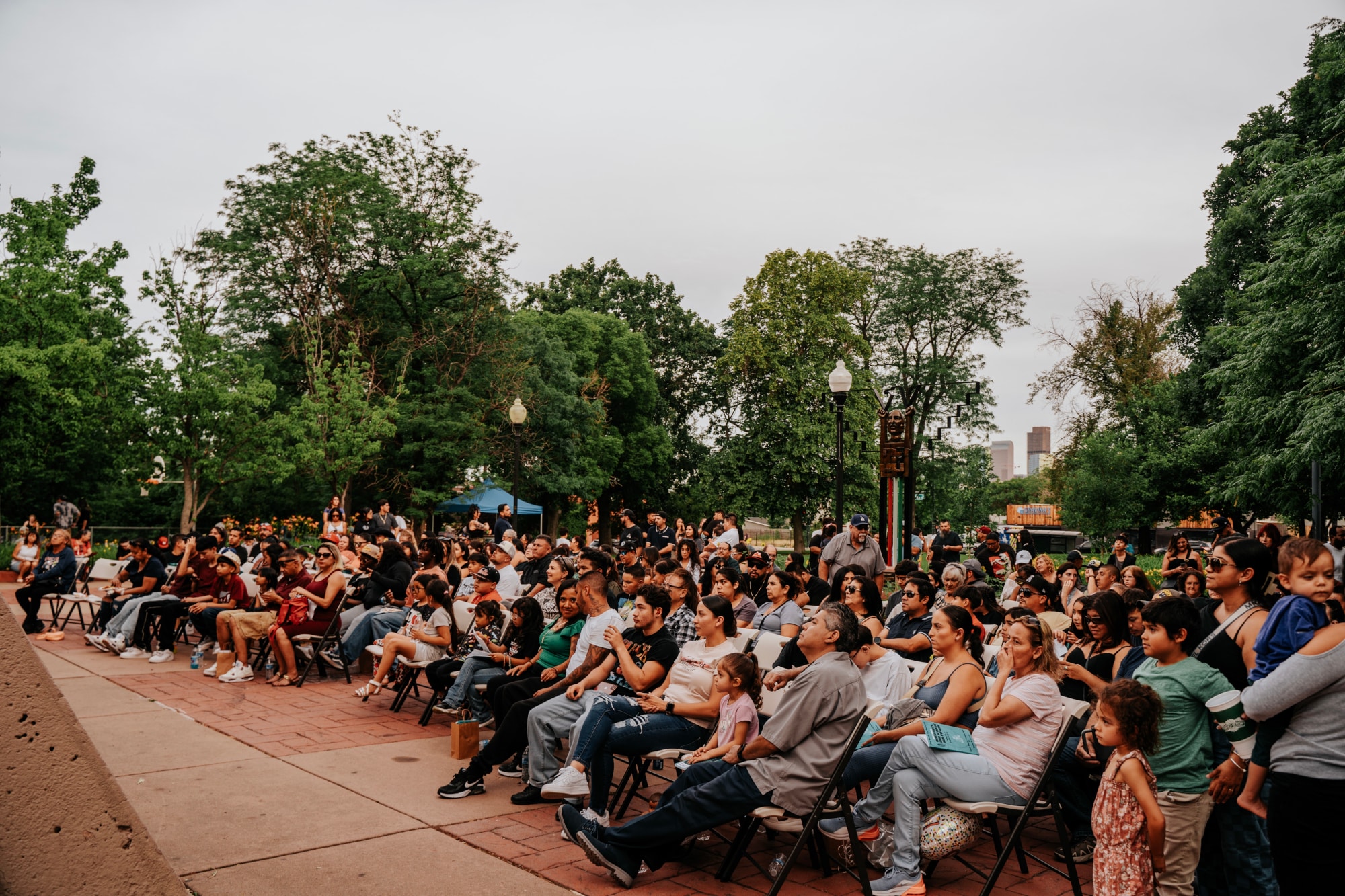 32-_GXV4652_reduced Audience of book release
